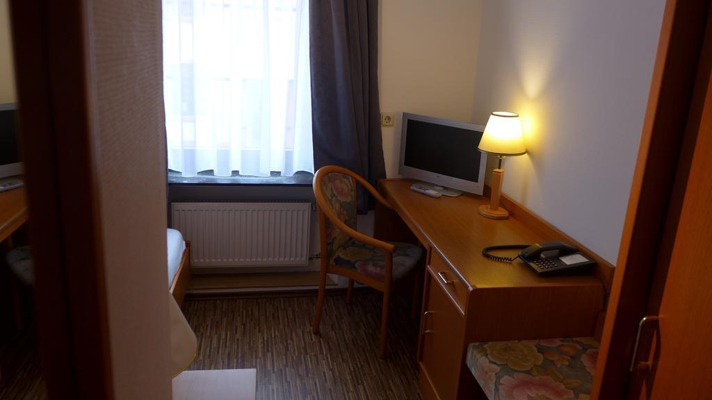 Central-Hotel Greiveldinger Perl Room photo
