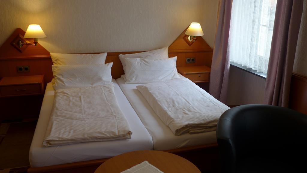 Central-Hotel Greiveldinger Perl Room photo