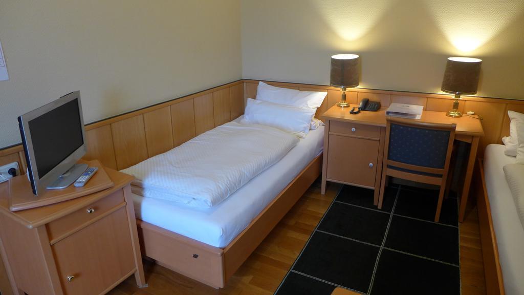 Central-Hotel Greiveldinger Perl Room photo